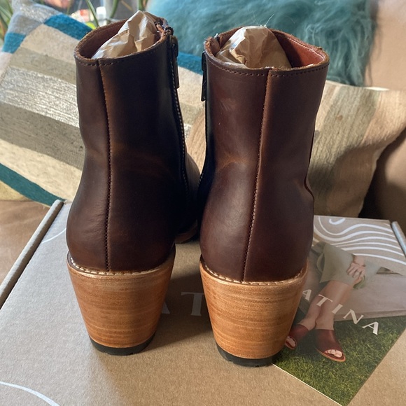 Patina brown leather ankle boots. Size 9 - Picture 4 of 8